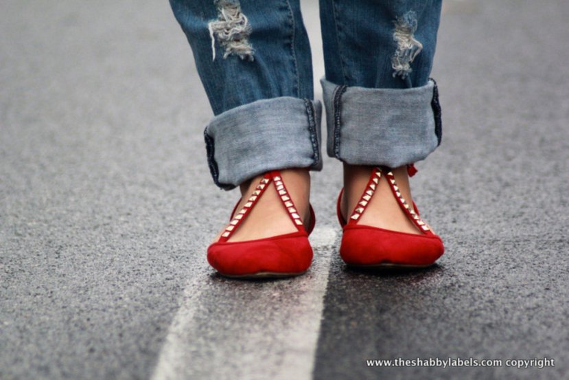 red-flat-studded-shoes-rosse-ballerine-borchiate-zara-jeans-risvolto-look-001~look-additional-big